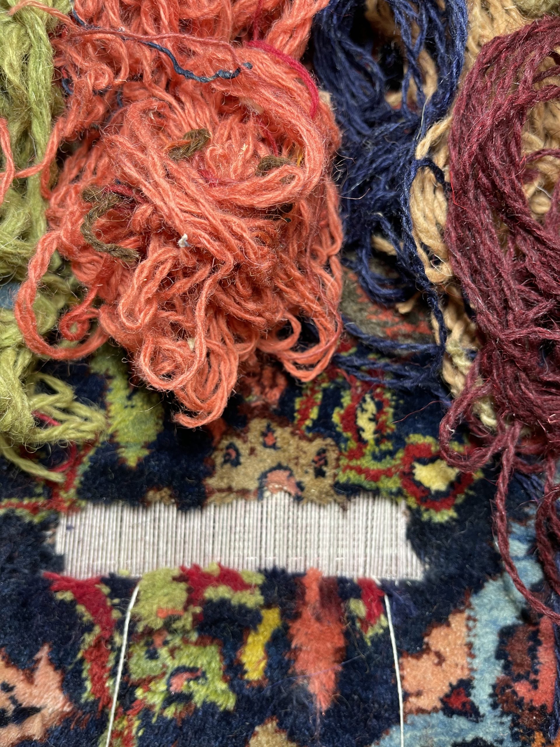 Teppich vor der Reparatur im Teppich Zentrum Almiran Köln